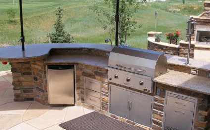 Outdoor kitchen island design